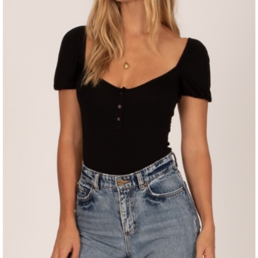 Amuse Society | NWT Black Low Tide Short Sleeve Knit Bodysuit Top Small